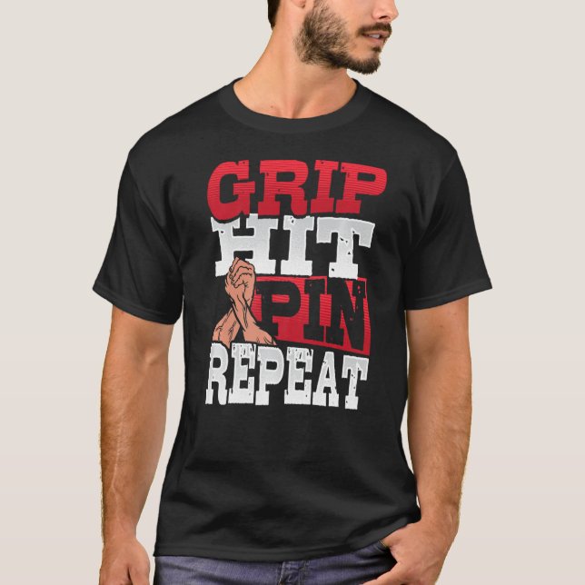 Grip Slå Pin Repeat Arm Wrestler 1 T Shirt (Framsida)