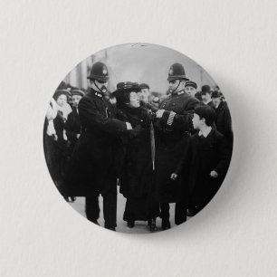 Gripande av en Suffragette i London England c 1910 Knapp