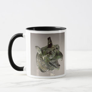 Griphuvud, fragment av ett kitteltillbehör, f mugg