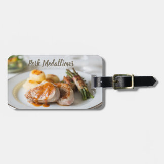 Gris medallions filé med potatis och bönor bagagebricka