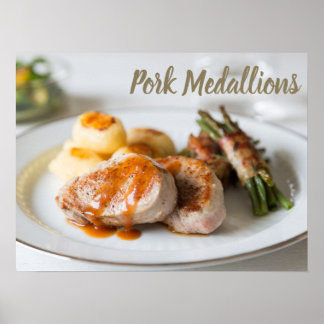 Gris medallions filé med potatis och bönor poster