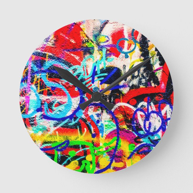 Gritty Crazy Graffiti Rund Klocka (Framsida)