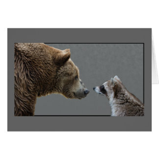 Grizzle Bear Meets Raccoon Hälsningskort