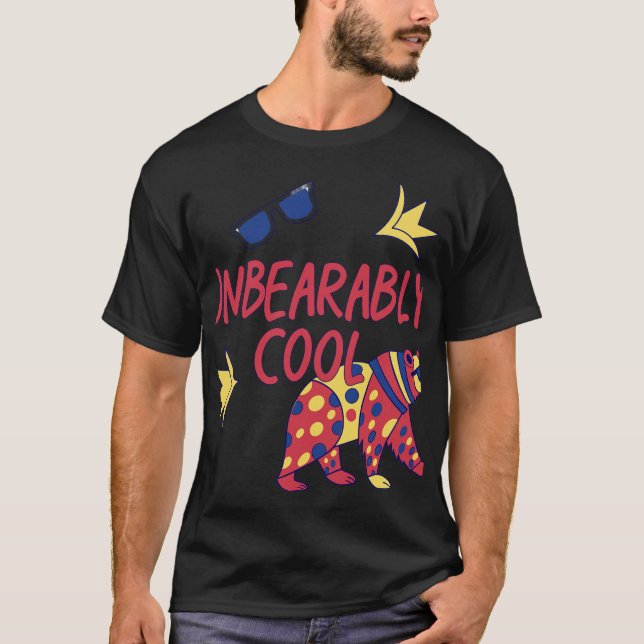 Grizzly över kaffe – Rolig björn  T Shirt (Framsida)