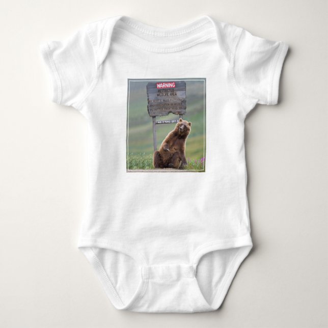 Grizzlybjörn leker med skylt t shirt (Framsida)