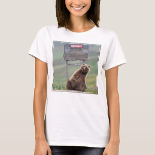 Grizzlybjörn leker med skylt t shirt