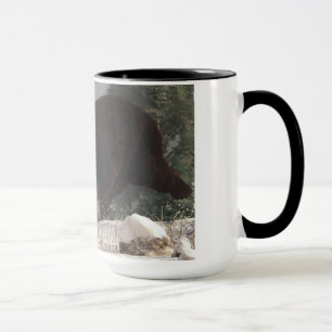Grizzlybjörn som jagar kanin mugg