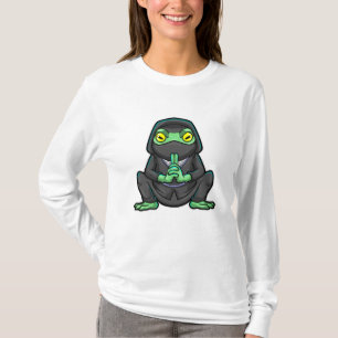 Grod som Ninja i svart T Shirt