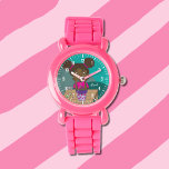 Grodd Girl Rosa Watch med Namn Armbandsur<br><div class="desc">En söt rosa tittar på för barn med en extremt lycklig afrikansk flicka (hennes katt vid hennes sida),  eftersom hennes växt växer. Anpassa klockan med namn om barnet. Plocka vid behov från färg eller stil. © ArianeC Illustrations-Alla höger reserverade</div>