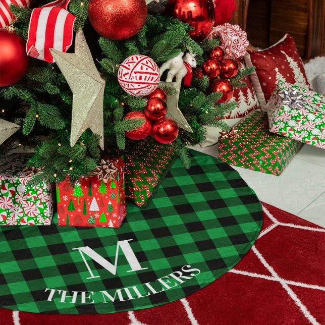Grön Buffalo-rutig familjemonogram Julgransmatta Borstad Polyester (Green Buffalo Plaid Family Monogram Brushed Polyester Tree Skirt)