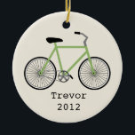 Grön cykelpersonligprydnad julgransprydnad keramik<br><div class="desc">En prydnad som presenterar en illustration av en grön cykel.  Personifiera med ditt namn under cykeln.</div>