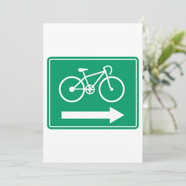Grön cykelvägs högerpil riktningsskylt inbjudningar (Stående Fram)