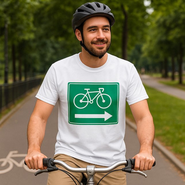 Grön cykelvägsriktad högerpilsriktningsskylt t shirt (Skapare uppladdad)