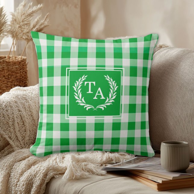 Grön Gingham Monogram Topp Kudde (Green Gingham Monogram Crest Throw Pillow)