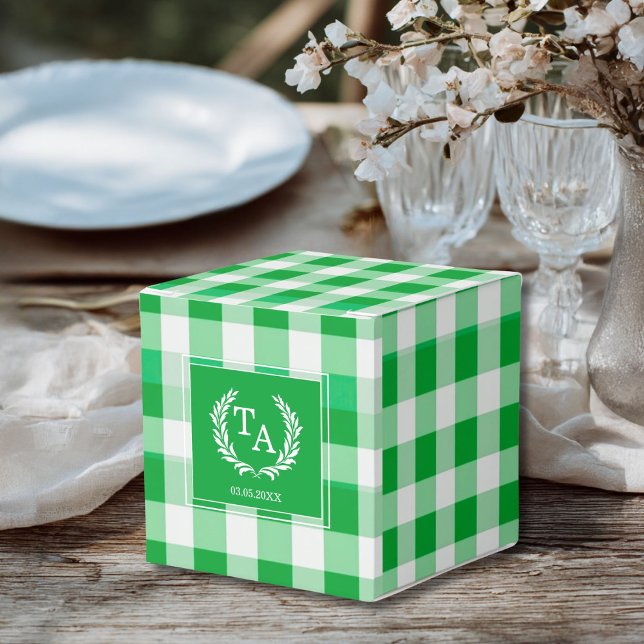 Grön Gingham Monogram Vapenmärke Presentaskar (Green Gingham Monogram Crest Favor Boxes for your wedding or other Occasions.)