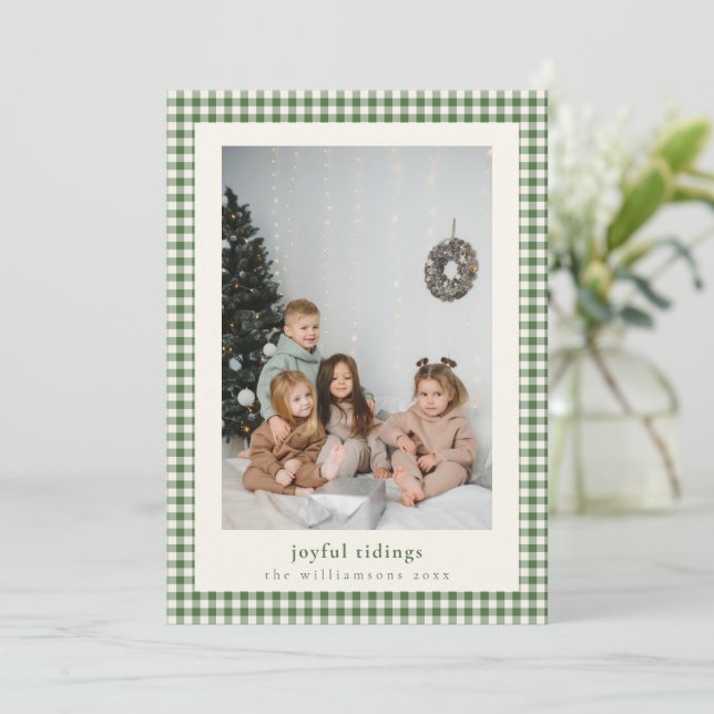 Grön Gingham Plaid Glädjebringande Julfotografihäl Julkort (Stående Fram)