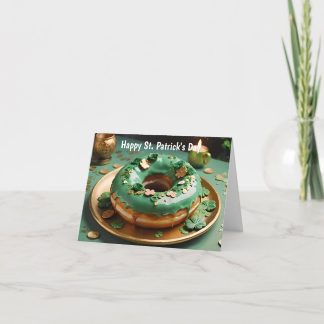 Grön glaserad donut dekorerad med fyrklöver kort (Framsida)