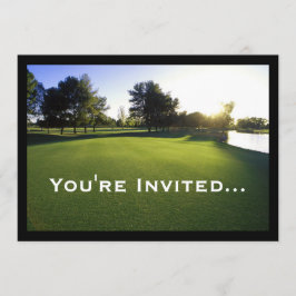 Grön golfbana på gryning inbjudningar