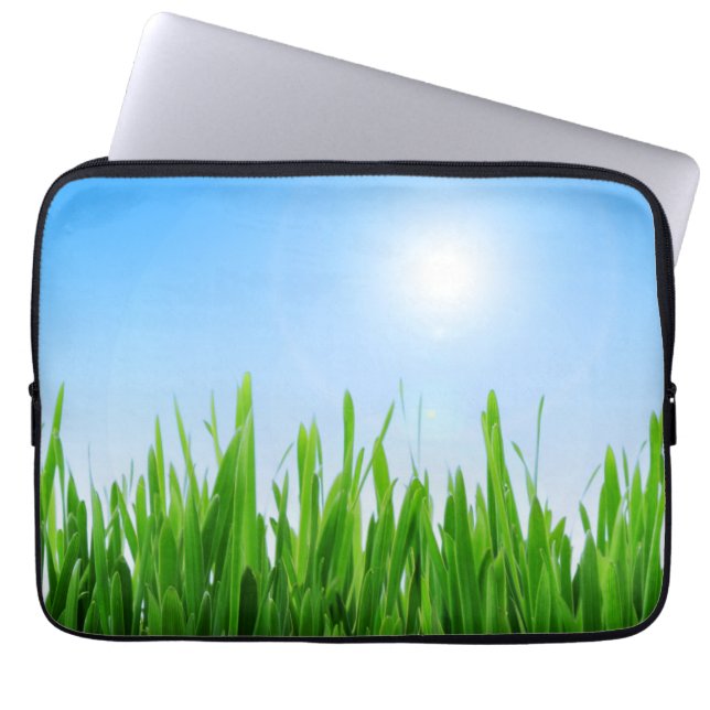 Grön Gräs Trädgård med Blå Himmel Design Laptop Fodral (Framsidan)