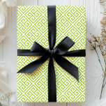Grön Grekisk Nyckel Labyrint Presentpapper<br><div class="desc">Förhöj din presentgiving med denna moderna tolkning av ett klassiskt grekiskt nyckelmönster. Den intrikata labyrintdesignen i uppfriskande gröna och vita nyanser tillför en touch av sofistikering till varje tillfälle. Tillverkad av högkvalitativt papper,  erbjuder detta presentpapper ett unikt och stilfullt sätt att presentera dina presenter.</div>