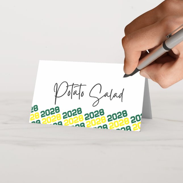 Grön & Gul Examen År Vikbar Mat eller Placeringskort (Green and Yellow Graduation Class Year Folding Label Cards for Food, Drinks or Place Cards)