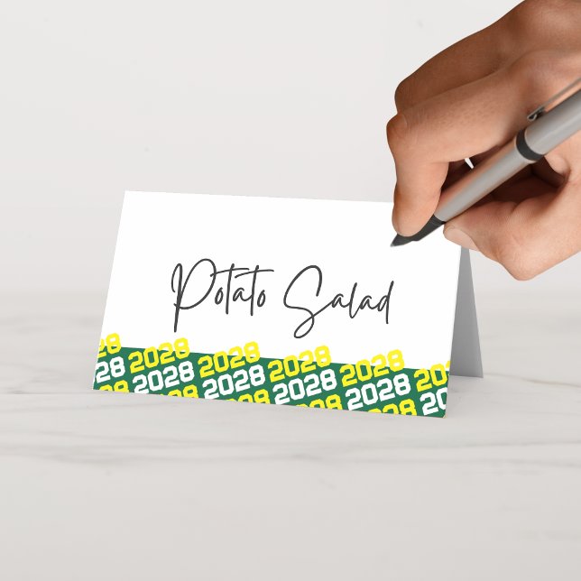 Grön & Gul Examen År Vikbara Mat eller Placeringskort (Green & Yellow Graduation Class Year Folding Label Cards. Perfect for food, drinks or place settings)
