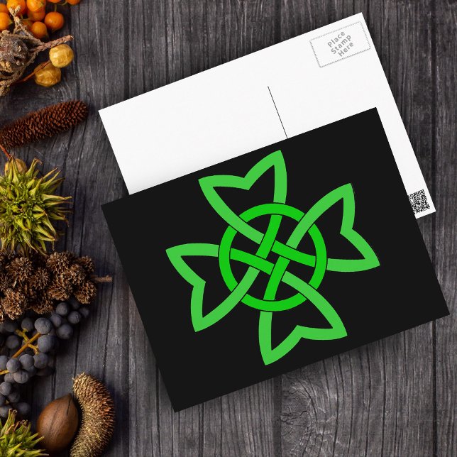 Grön irländsk keltisk knut vykort (Bright green Irish Celtic knot design on black postcard.)