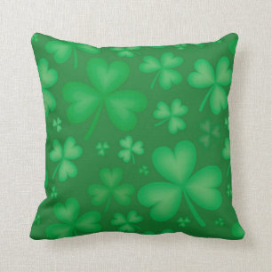 Grön irländsk Shamrockdekorativ kudde