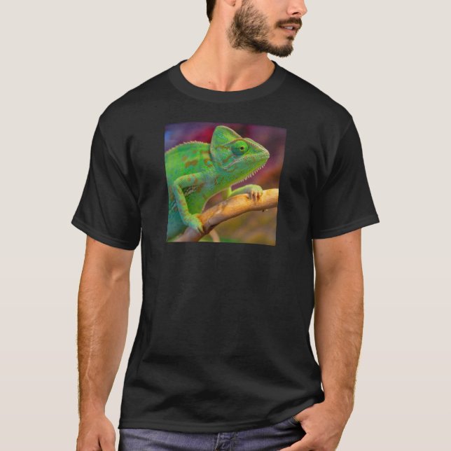 Grön kameleont på gren t shirt (Framsida)