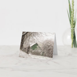 Grön ladugård i snö tack kort