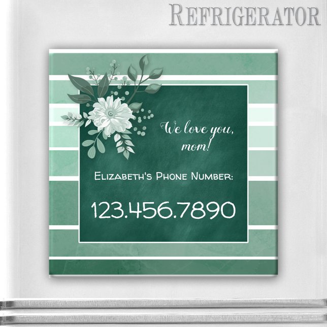 Grön magnet med randig blommotiv-krita tavla (Magnet featuring a green chalkboard image framed by an elegant green and white floral striped design)