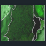 Grön och silver falsk glitteragate presentpapper<br><div class="desc">Detta eleganta och glamourösa ins wrappingpapper är mångsidigt och kan användas för att ge presenter eller konst- och hantverksprojekt. Det är idealiskt för alla tillfällen som födelsedagar, bröllop, bröllops shower, baby shower, årsdagar eller allmänna presenter. Den har grön marmor agat på en slitna grön bakgrund. De falska silver glitter accenterna...</div>