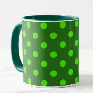 Grön på mörkgrön prickmönsterdesign mugg