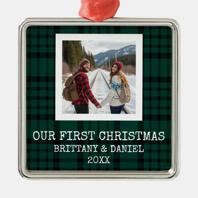 Grön Plaid Vårt Första Jul Julgransprydnad Metall (Framsidan)