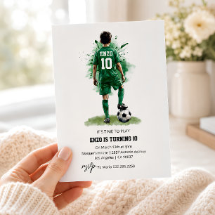 Grön Pojke i Tröja Bakifrån Fotboll Födelsedag Inbjudningar