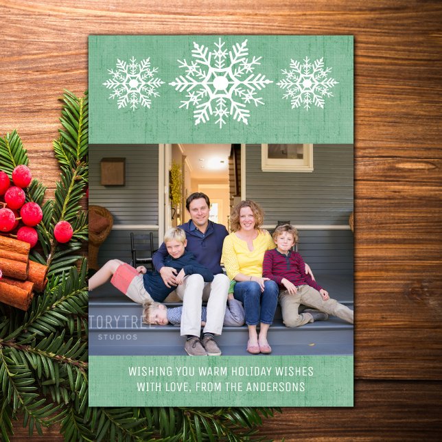Grön Rustik Snöflinga Högtidlig Foto Julkort (Green Rustic Snowflake Holiday Photo Card)