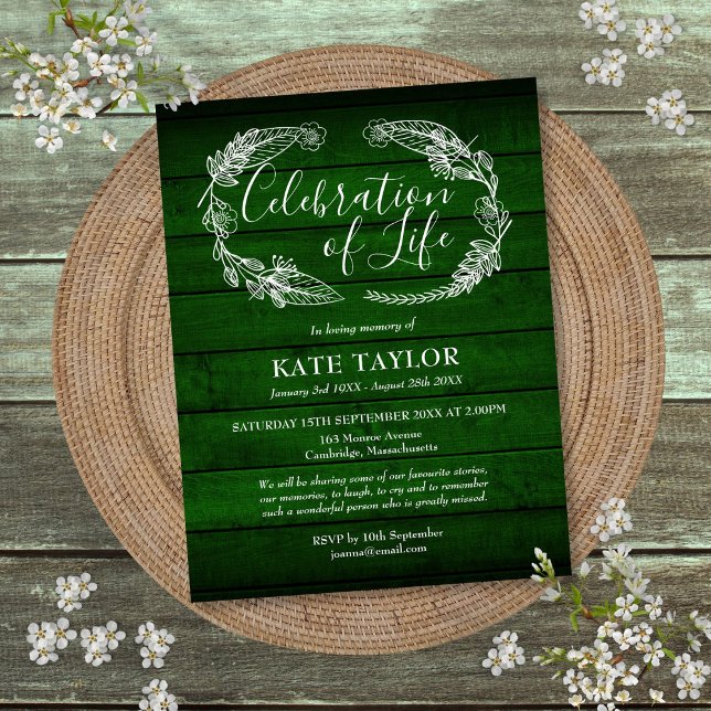 Grön Rustik Trä Livets Firande Begravning Meddelande Vykort (Green Rustic Wood Celebration of Life Funeral Announcement Postcard)