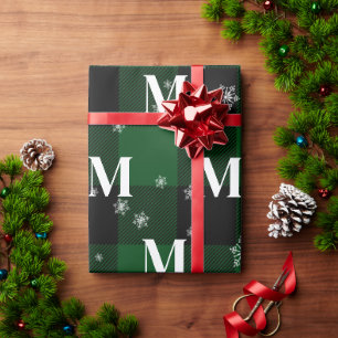 Grön rutig mönster & snöflingor Monogram initial v Presentpapper