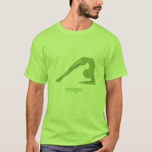 Grön t-shirt yoga pose