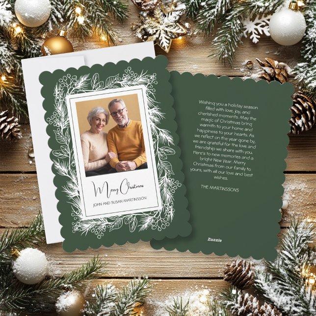 Grön Vintage Botanisk Foto God Jul Julkort (Rustic and elegant green Christmas photo greeting card with a trim of white leaves and berries)