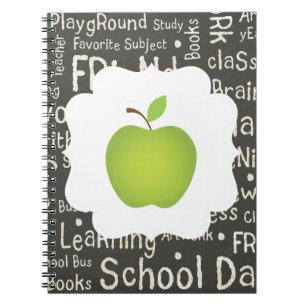 Gröna Apple på svart tavlabakgrund Anteckningsbok Med Spiral
