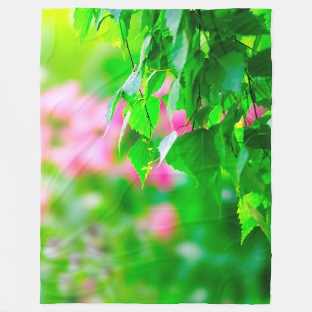 Gröna björklöv rosa tulpanblommor fleecefilt (Framsidan)