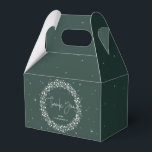 Gröna gnistrande ljus tack presentaskar<br><div class="desc">En julkrans av gnistrande ljus mot en grön bakgrund. Teckensnittet “Tack” är en bild - så det kan ändras i storlek,  roteras och flyttas. Resten av texten är fullt redigerbar. Andra färger,  olika storlekar och former av favoritlåda och koordinerade föremål finns tillgängliga i min butik.</div>