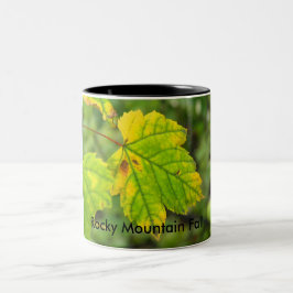 Gröna och gula höstlöv i Rockies 11oz Mugg