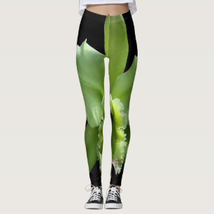 Gröna, orkidformade skinn på svart bakgrund leggings