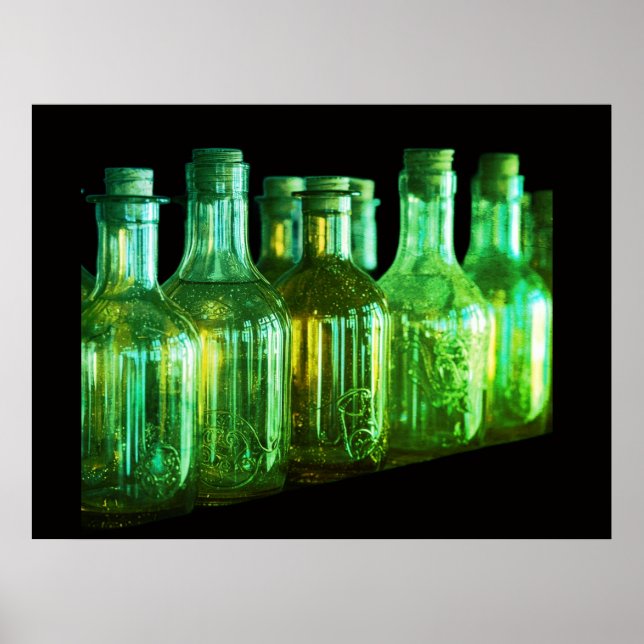Gröna Retro Glasflaskor med Kork på en Vägg Poster (Framsidan)