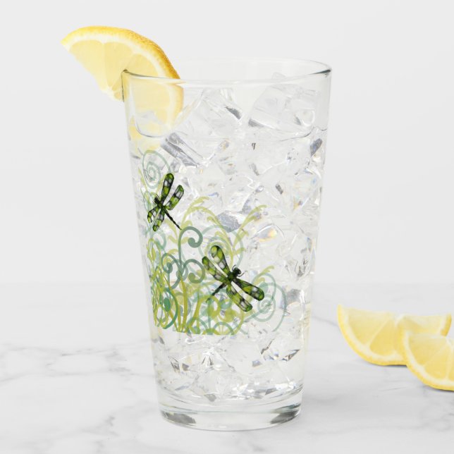 Gröna sländor som dricker exponeringsglas glaskopp (Framsida Ice)