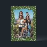 Gröna tall Glittrande Ljus Foto Personligt Julkort<br><div class="desc">Gröna tallgrenar med falska glittrande ljus ramar gör detta foto julkort överdrivet sött med "God Jul" typografi och datum på framsidan och utrymme på baksidan för din personliga julkänsla och familjenamn för alla dina familjemedlemmar och vänner.</div>