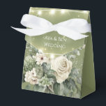 Gröna Vita Pionljus Bröllop Presentaskar<br><div class="desc">Jag hoppas du gillar dessa gröna och vita akvarell-pionblommor och en sträng av ljus. Matchande inbjudningar och festmaterial finns tillgängliga i denna samling.</div>