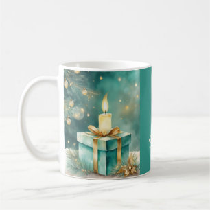 Grönblå och gyllene ljusstake med presentförpackni kaffemugg